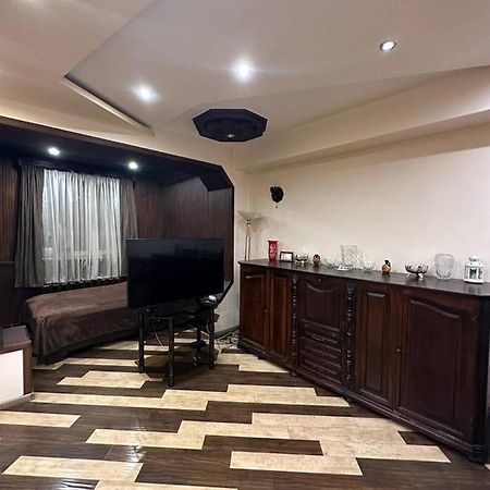 Studio Apartment Little Center, Heart Of Yerevan Exterior foto