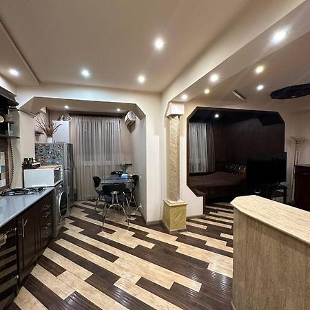 Studio Apartment Little Center, Heart Of Yerevan Exterior foto